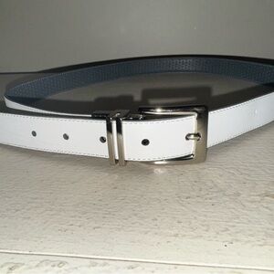 Nike Mens Large White/ Gray reversible Leather Belt with Silver Buckle